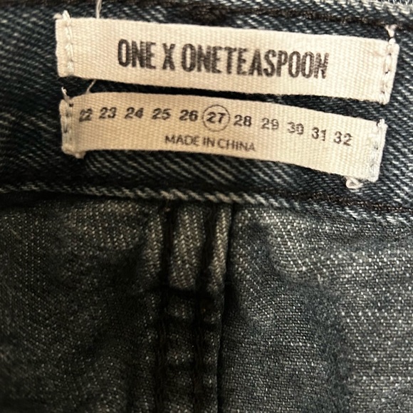 One Teaspoon Bandits Shorts Women’s Size 27 Black Denim With Distressing - Picture 6 of 7